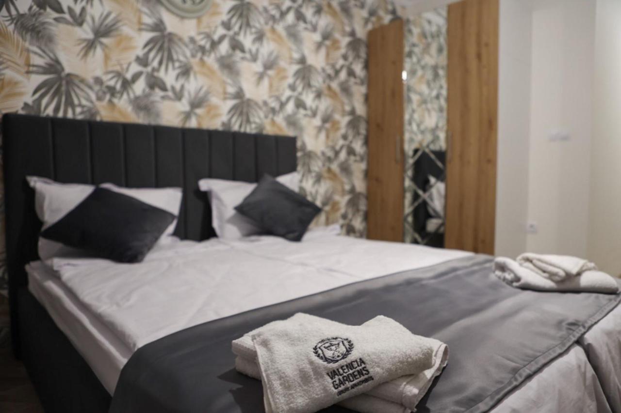Valencia Gardens Luxury Apartments เนเซบาร์ ภายนอก รูปภาพ
