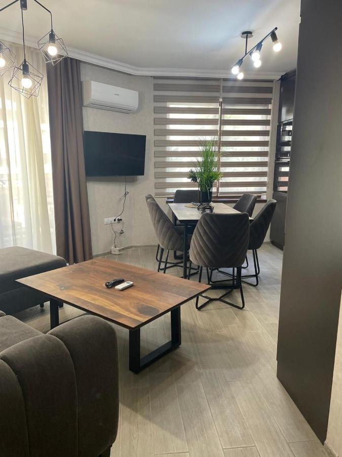 Valencia Gardens Luxury Apartments เนเซบาร์ ภายนอก รูปภาพ